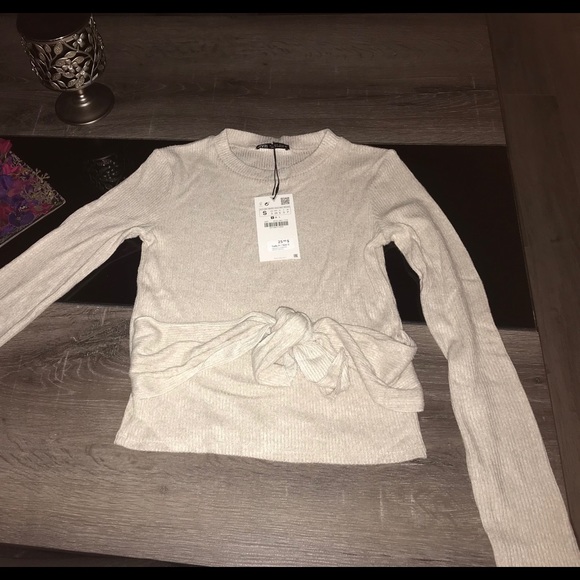 BRAND NEW Zara sweater with a bow. SOLD OUT! - Picture 1 of 1